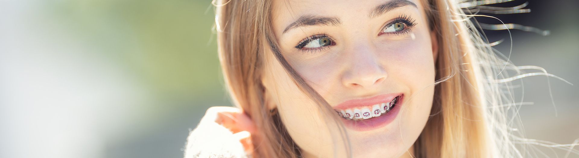 Afbeelding van een meisje met een beugel